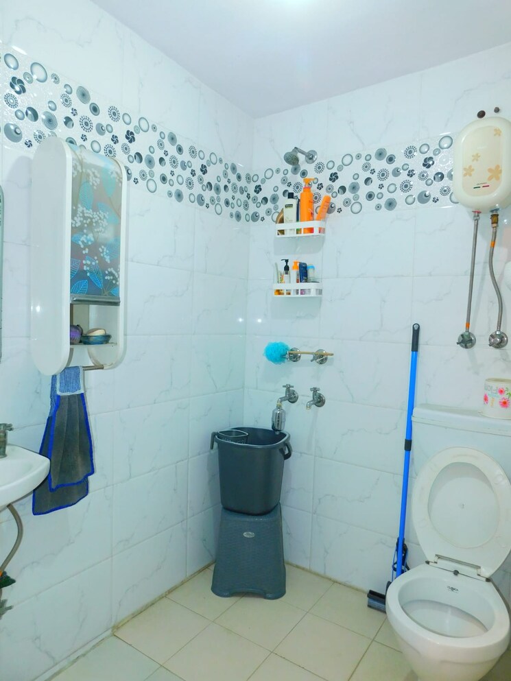 Bathroom, ahinsa-vihar-apartment 4 Bedroom 1613 Sq.Ft. Apartment In Rohini Sector 9 Delhi 8956109