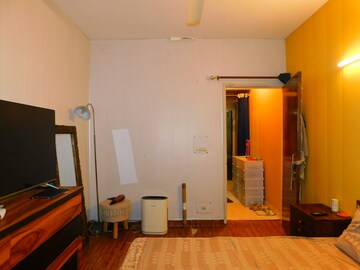 Bedroom in 4 BHK Apartment at Ahinsa Vihar Apartment, Rohini Sector 9 – for Sale