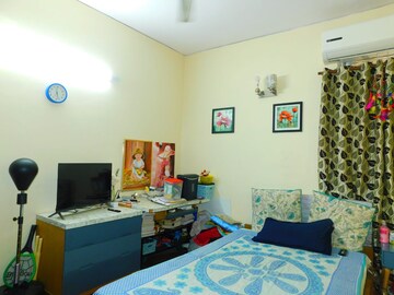 Master Bedroom in 4 BHK Apartment at Ahinsa Vihar Apartment, Rohini Sector 9 – for Sale