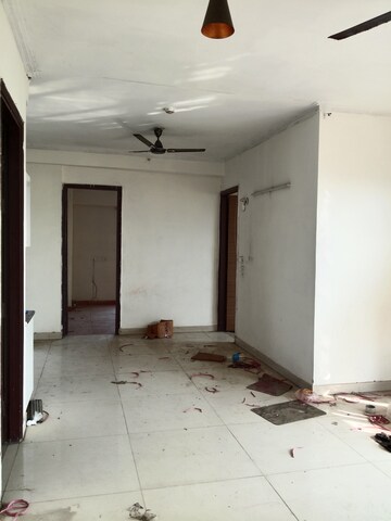 Room in 3 BHK Apartment at Saya Zion, Sector 4 Greater Noida – for Rent