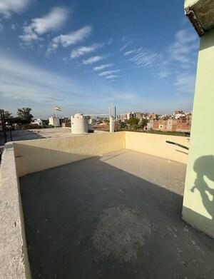 2.5 BHK Builder Floor – Exterior View View at Sector 33 - for Sale