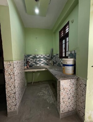 Kitchen in 2.5 BHK Builder Floor at Sector 33 – for Sale