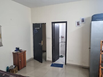 Room in 3.5 BHK Apartment at Ardee City Palm Grove Heights, Sector 52 – for Rent