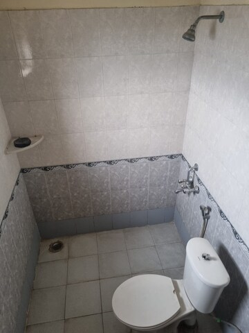 Bathroom in 3.5 BHK Apartment at Ardee City Palm Grove Heights, Sector 52 – for Rent