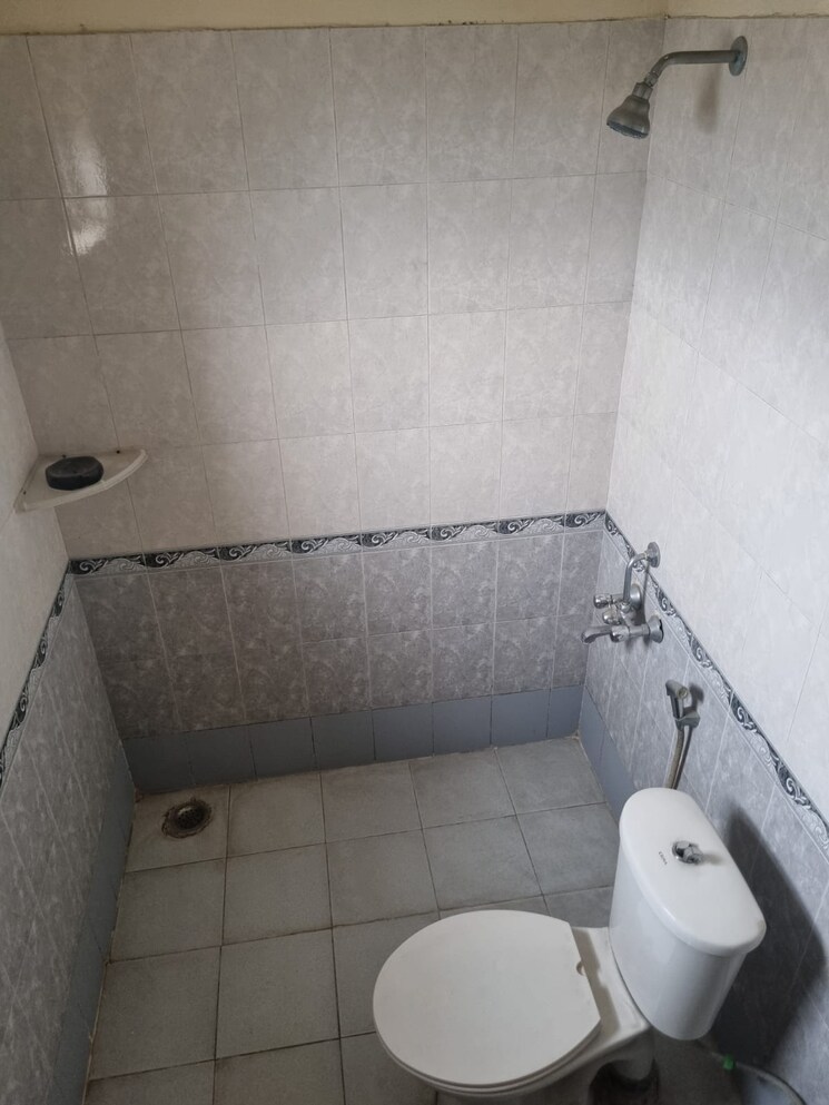 Bathroom, ardee-city-palm-grove-heights 3.5 Bedroom 2000 Sq.Ft. Apartment In Sector 52 Gurgaon 8956165