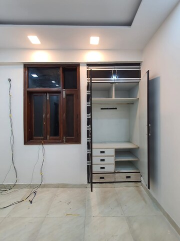 Furnished Amenities in 3 BHK Builder Floor at East Punjabi Bagh – for Sale