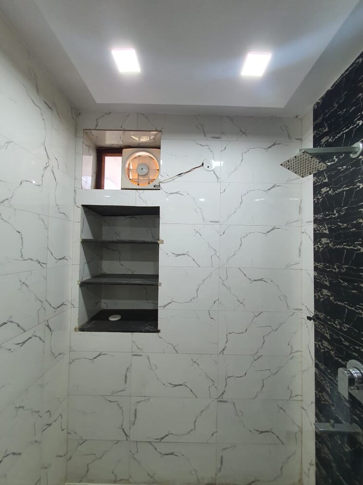 Bathroom, east punjabi bagh 3 Bedroom 170 Sq.Yd. Builder Floor In East Punjabi Bagh Delhi 8956168