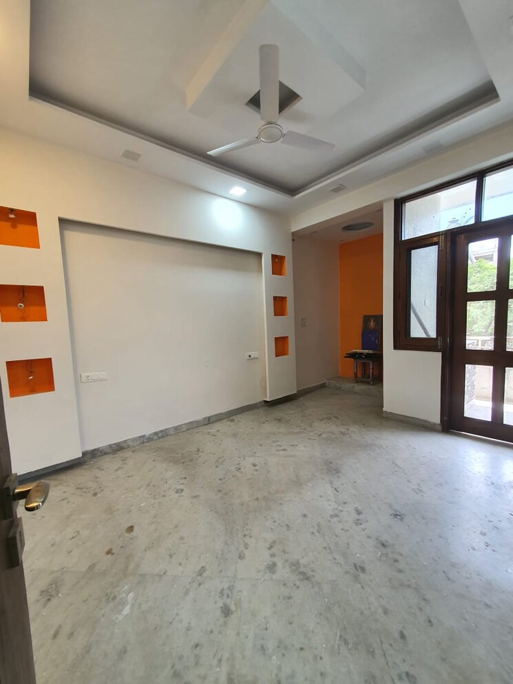 Room, east punjabi bagh 3 Bedroom 170 Sq.Yd. Builder Floor In East Punjabi Bagh Delhi 8956168