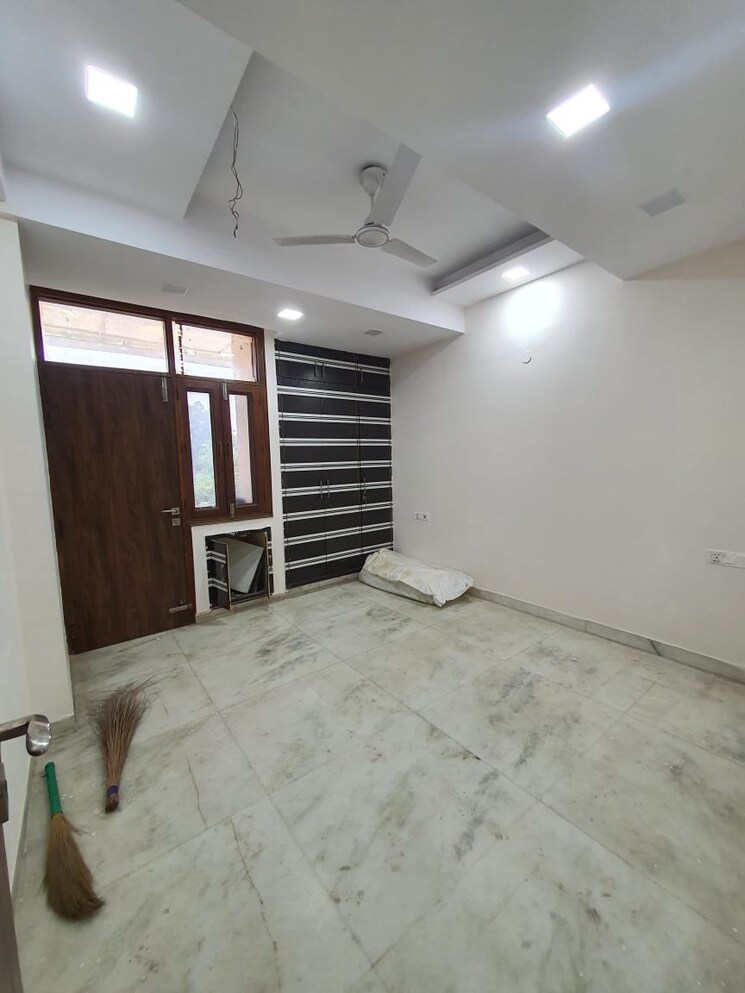 Room, east punjabi bagh 3 Bedroom 170 Sq.Yd. Builder Floor In East Punjabi Bagh Delhi 8956168