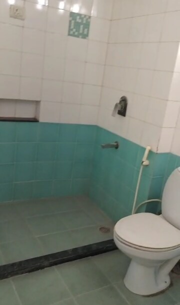 Bathroom in 4 BHK Apartment at Eldeco Ananda, Sector 48 – for Rent