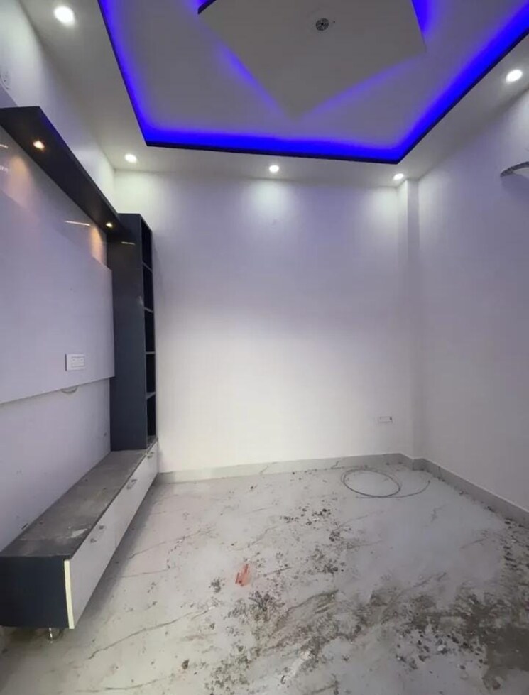 Room, sector 30 3.5 Bedroom 3150 Sq.Ft. Builder Floor In Sector 30 Faridabad 8956225