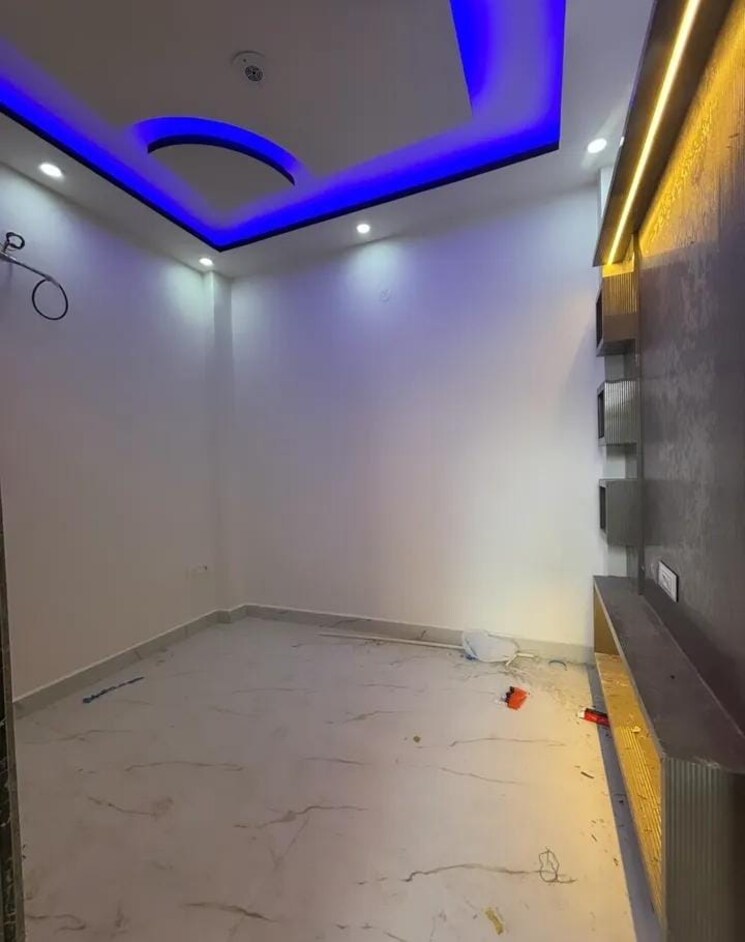 Room, sector 30 3.5 Bedroom 3150 Sq.Ft. Builder Floor In Sector 30 Faridabad 8956225