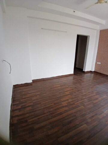 Room in 3 BHK Apartment at Grihapravesh, Sector 77 – for Rent