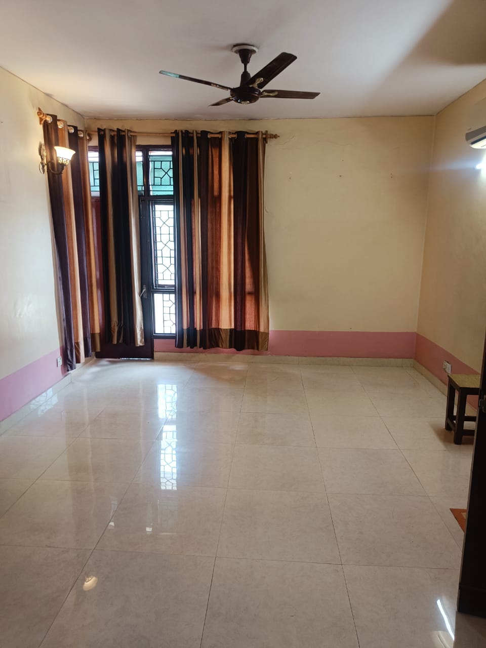 3 BHK + Servant Room Builder Floor For Rent in South City 1
