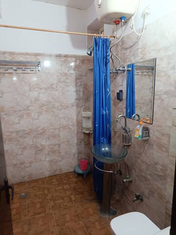 Gym in 3 BHK Builder Floor at South City 1 – for Rent