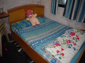 Bedroom in 2 BHK Apartment at Goregaon West – for Rent