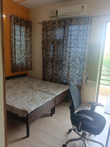 Bedroom in 2 BHK Apartment at Unitech Infospace, Sector 21 – for Rent