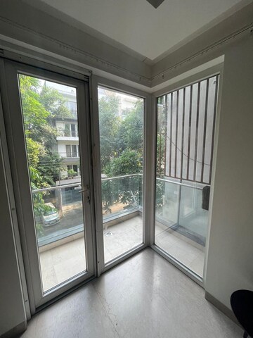 Room in 4 BHK Builder Floor at Safdarjung Development Area – for Rent