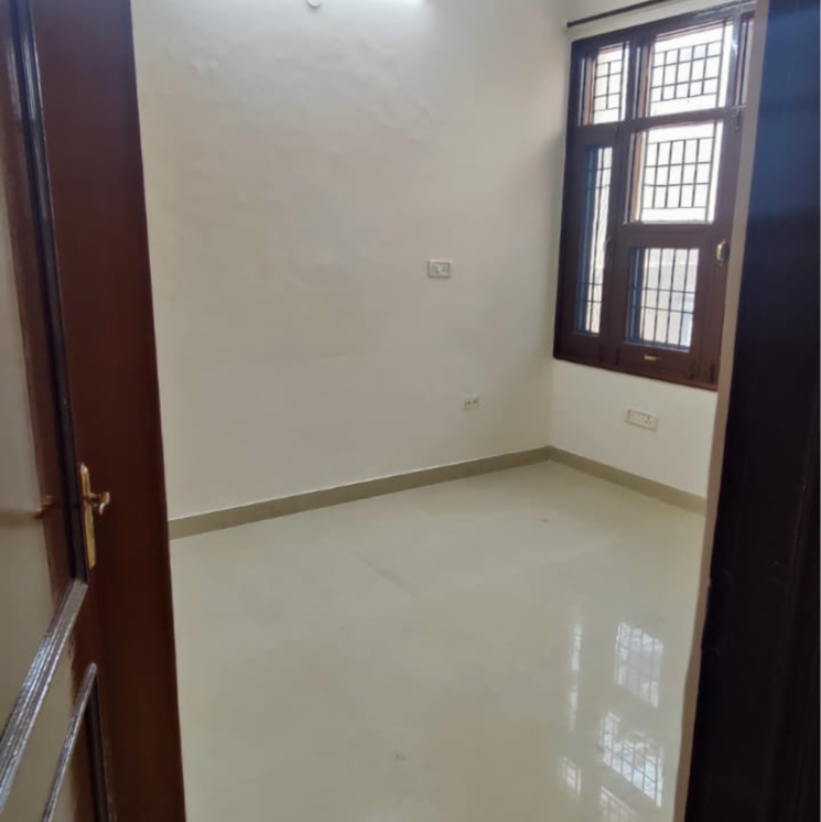Room, parbhat road 3.5 Bedroom 150 Sq.Yd. Villa In Parbhat Road Zirakpur 8956347