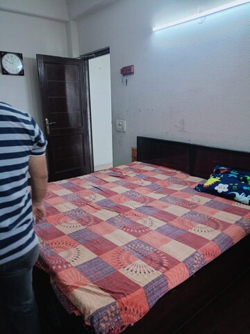 Bedroom in 3 BHK Builder Floor at Sector 40 – for Rent