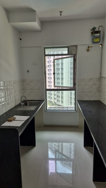 2 BHK Apartment For Sale in Kalpataru Immensa, Kolshet Road