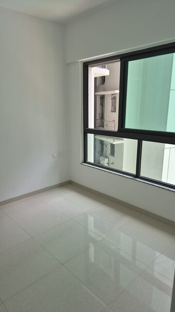 Room in 2 BHK Apartment at Kalpataru Immensa, Kolshet Road – for Sale