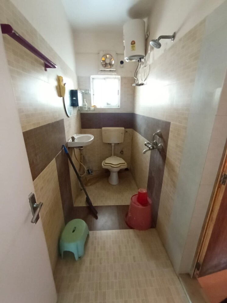 Bathroom, behala chowrasta 4 Bedroom 1800 Sq.Ft. Builder Floor In Behala Chowrasta Kolkata 8956448