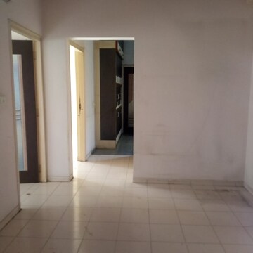 Room in 3 BHK Apartment at Vastrapur – for Rent