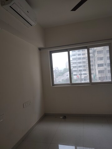 Room in 1 BHK Apartment at Omkar Signet, Malad East – for Rent