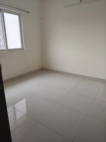 Room in 1 BHK Apartment at Omkar Signet, Malad East – for Rent