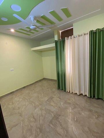 Room in 1 BHK Independent House at Sector 9a – for Rent