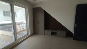 Room in 5 BHK Independent House at DLF Hyde Park, South Mullanpur – for Sale