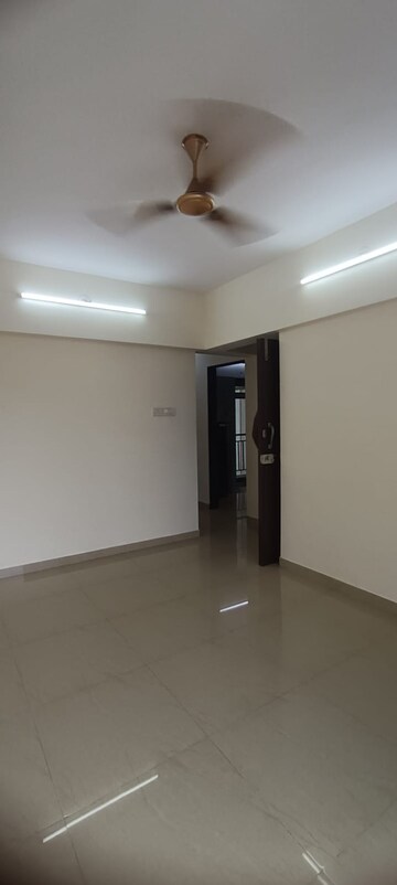 Room in 2 BHK Apartment at Garden View CHS Andheri, Andheri West – for Rent