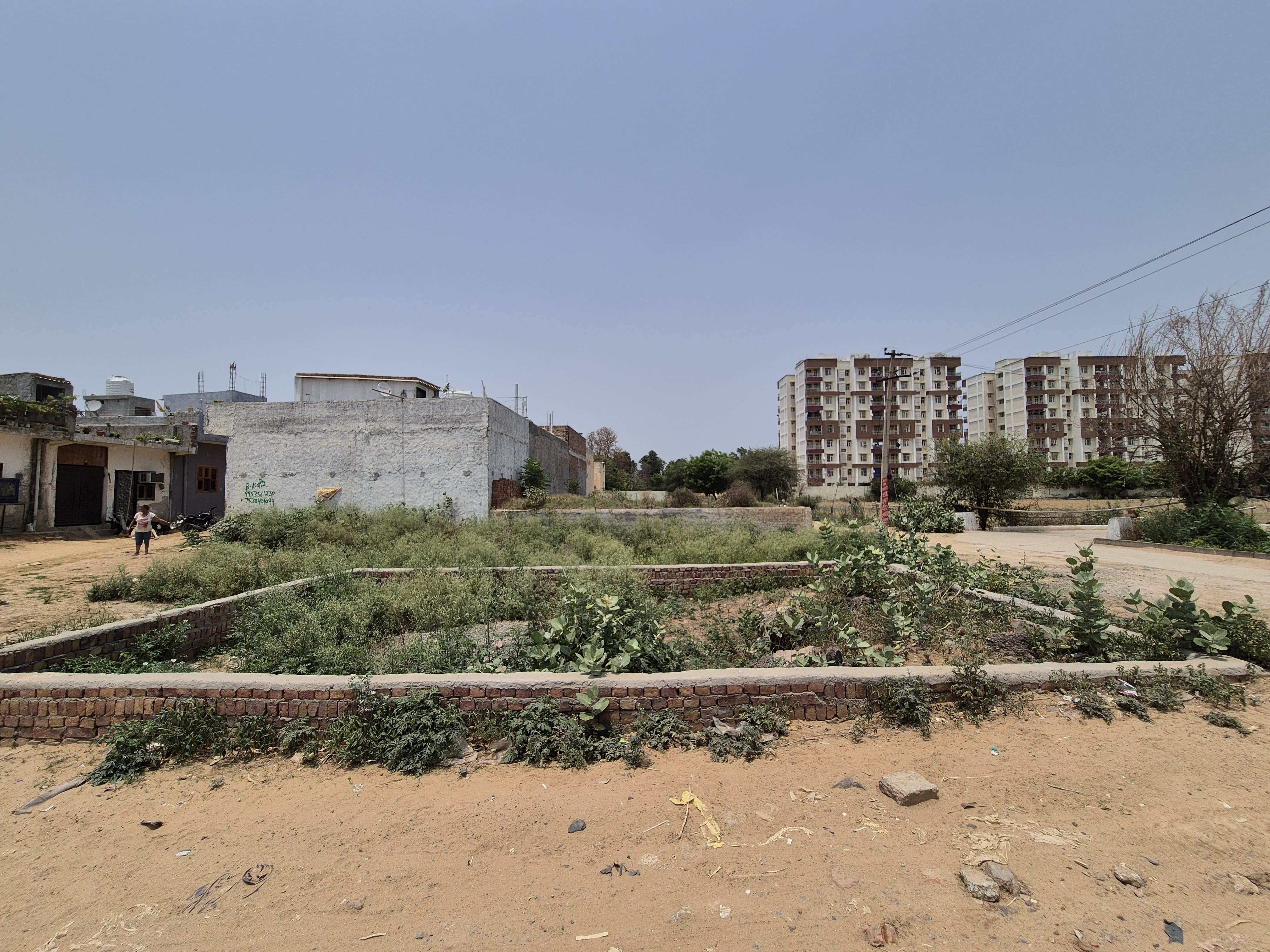 Plot For Sale in Mata Colony