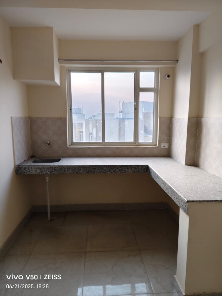 Kitchen, wave-dream-homes 2 Bedroom 808 Sq.Ft. Apartment In Wave City Ghaziabad 8956733