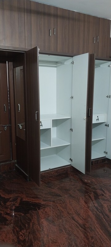 Room in 3 BHK Apartment at Bull Temple Road – for Rent
