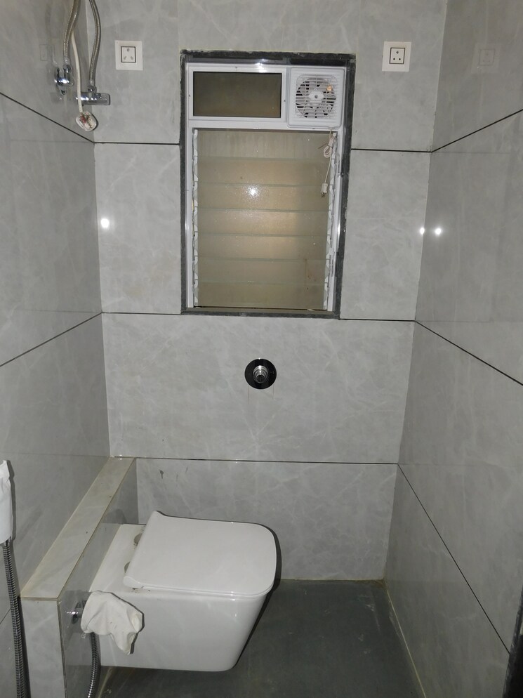 Bathroom, the-green-jay-krishna 2.5 Bedroom 750 Sq.Ft. Apartment In Borivali West Mumbai 8956814