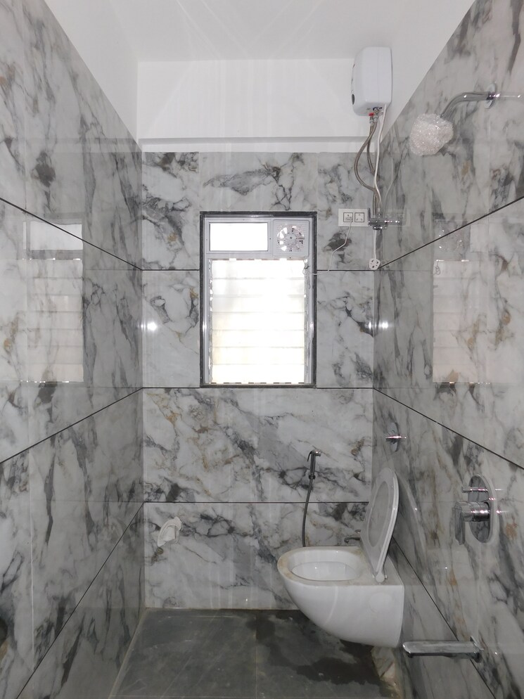 Bathroom, the-green-jay-krishna 2.5 Bedroom 750 Sq.Ft. Apartment In Borivali West Mumbai 8956814