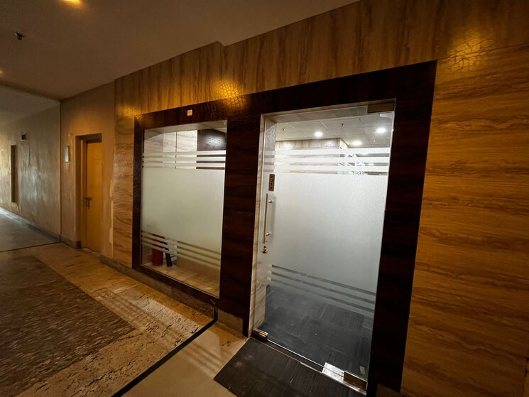 Room, emaar-emerald-plaza Commercial Office Space 670 Sq.Ft. In Sector 65 Gurgaon 8956796