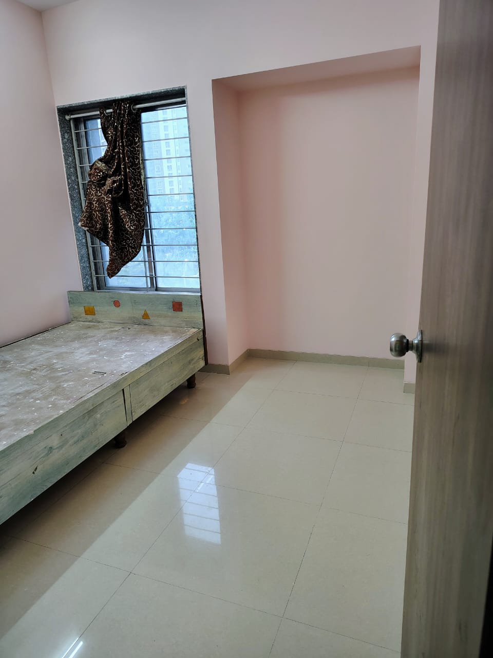 2 BHK + Servant Room 800 Sq.Ft. Apartment in Axis Paradigm Whistling Meadows