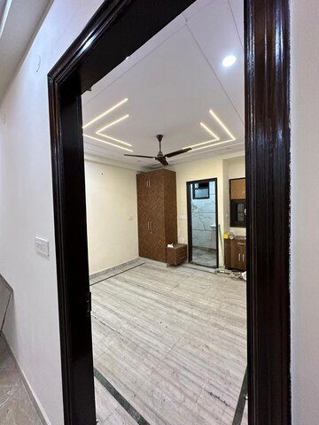 Building Lobby in 2 BHK Builder Floor at Mahavir Enclave 1 – for Sale