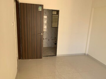 Room in 1 BHK Apartment at Dharti Presidio, Malad West – for Rent