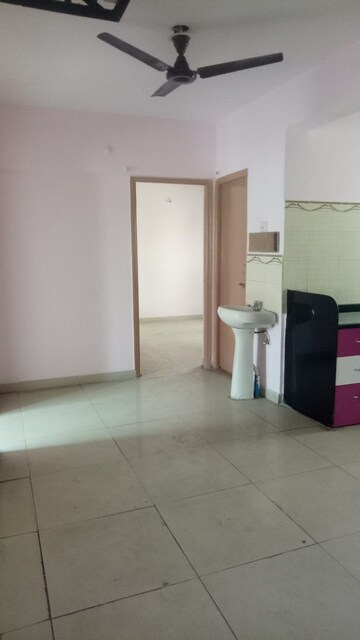 Room in 2 BHK Apartment at Shubhashree Apartmaent Akurdi, Akurdi – for Rent