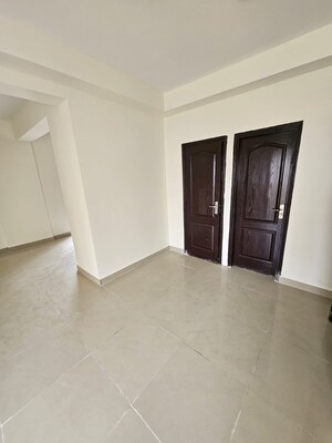 Room in 2 BHK Apartment at Supertech Cape Town, Sector 74 – for Sale