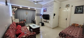 Team Area in 2 BHK Apartment at Ashish Swapnalok Towers, Goregaon East – for Rent