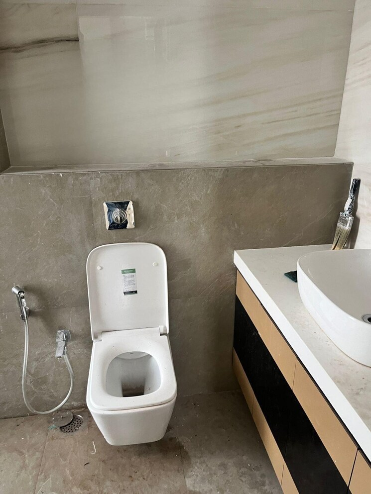Bathroom, rohan-lifescapes-aquino 3 Bedroom 1945 Sq.Ft. Apartment In Prabhadevi Mumbai 8956944