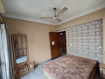 Master Bedroom in 2 BHK Apartment at Vishnu Nagar – for Rent