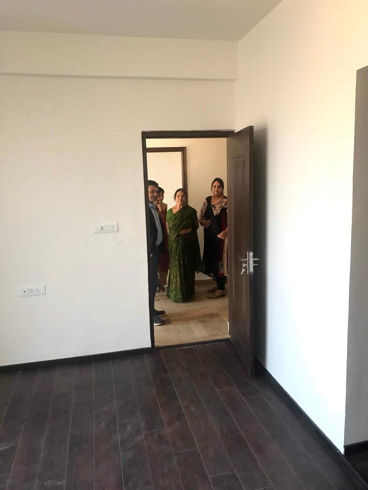 Room, sushma-crescent 3.5 Bedroom 1950 Sq.Ft. Apartment In Dhakoli Zirakpur 8956959