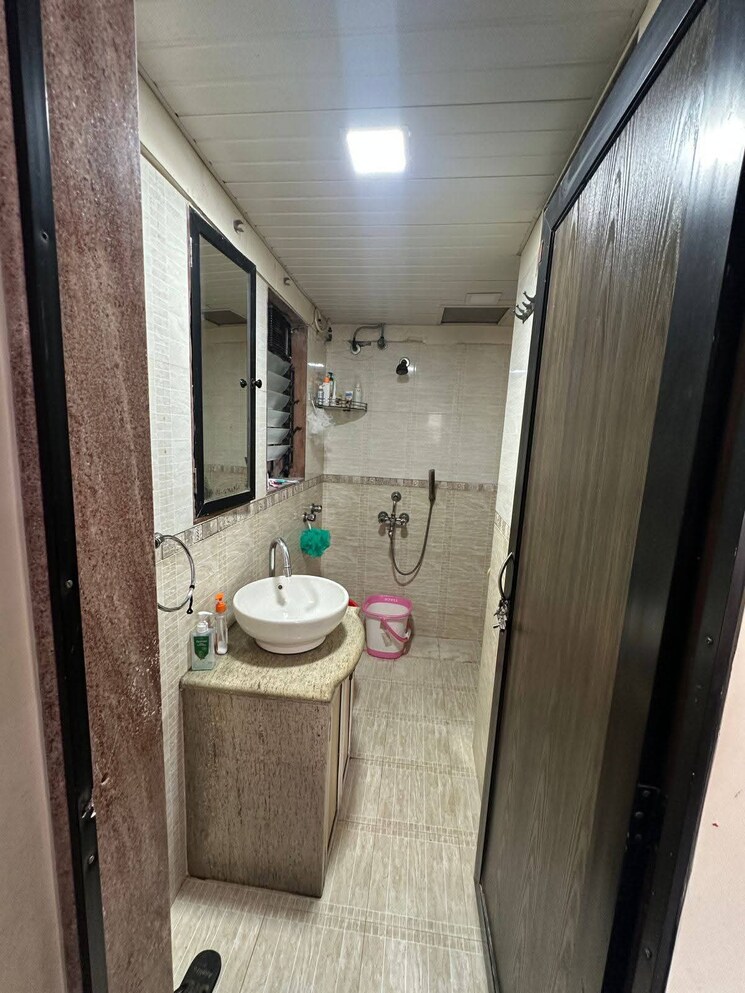 Attached Bathroom, lokhandwala complex 1 Bedroom 380 Sq.Ft. Apartment In Lokhandwala Complex Mumbai 8956997
