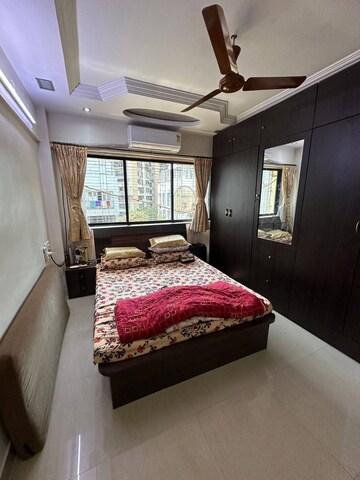 Bedroom in 1 BHK Apartment at Lokhandwala Complex – for Rent